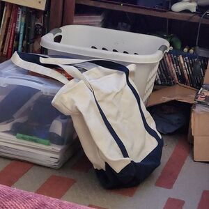 LARGE BLUE AND WHITE ZIPCANVAS TOTE WVU MEDICINE